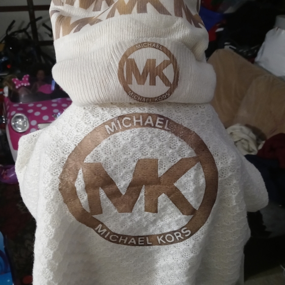 Clothes - Picture 2 of 13